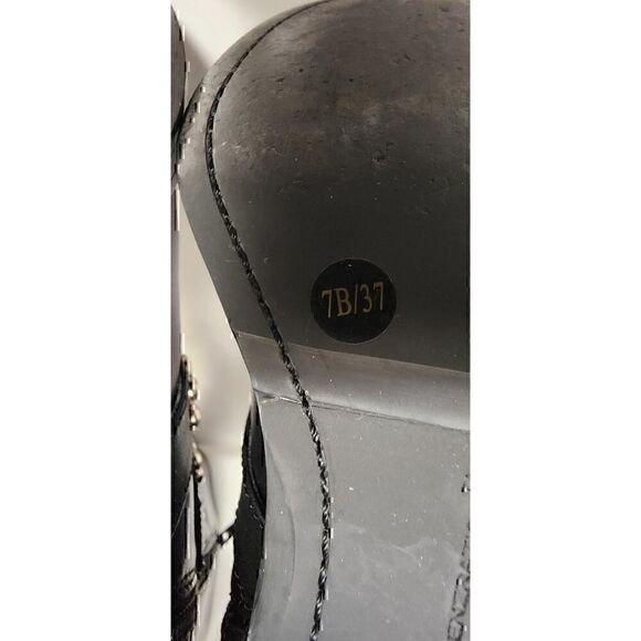 BCBGeneration BC-Halen Black Leather Studded Buckle Boots

7B/37 - Picture 14 of 14